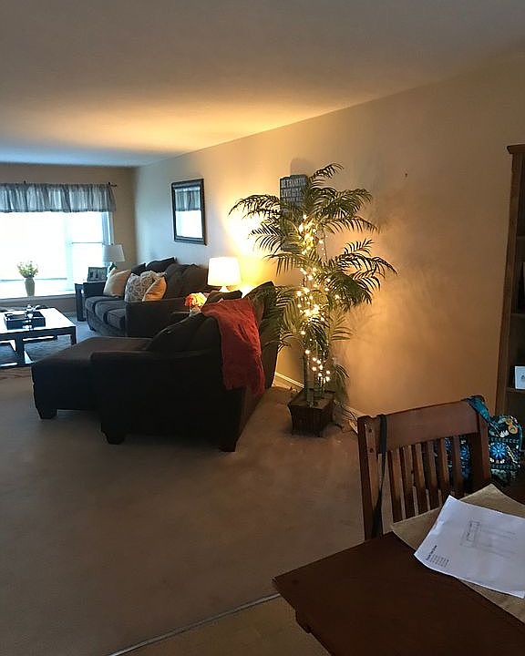 1st image of 10 Canterberry Ct #B