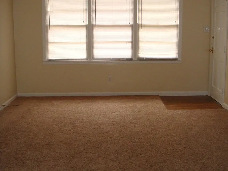 400 W College St — Photo 7