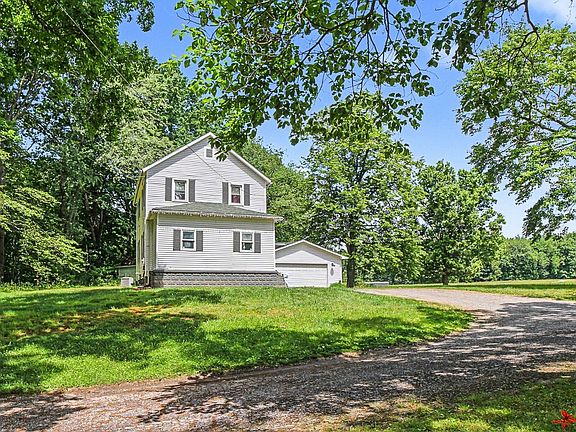 4th image of 2385 River Rd