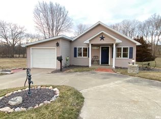 517 W Court St, Eureka, IL