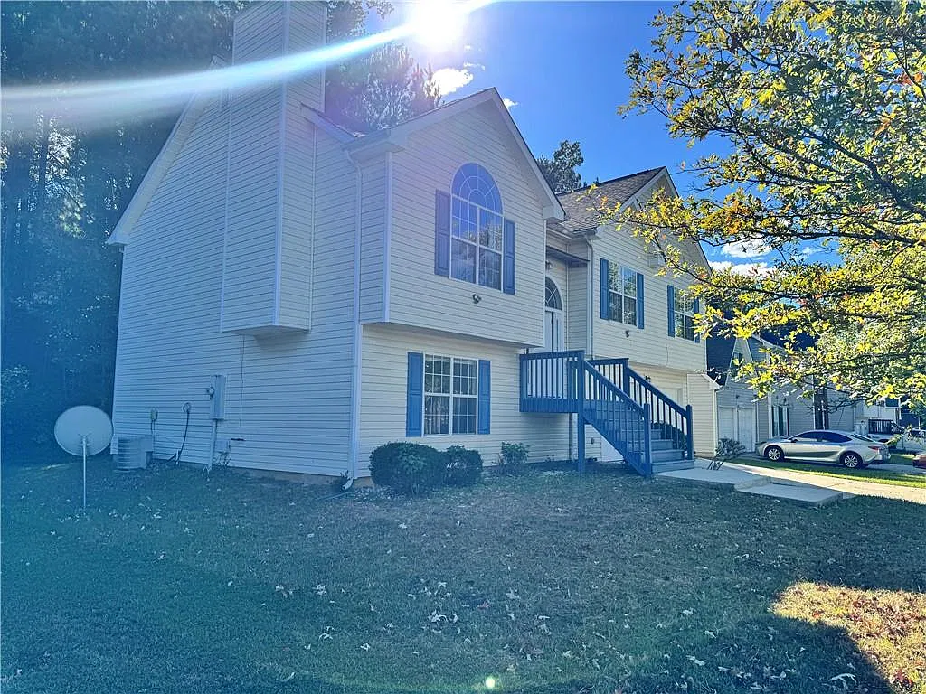 4 bed, 3.0 bath, 2150 sqft, $2,000 — Photo 2
