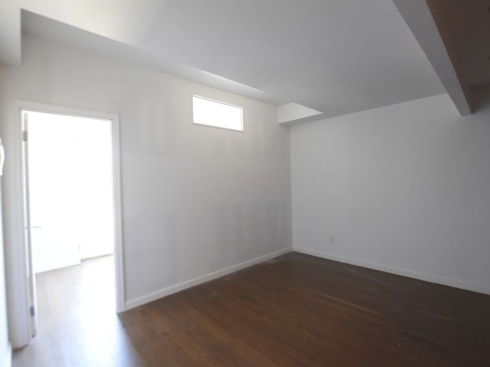 2nd image of 110 Ridge St #6FW