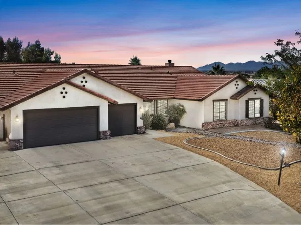 19649 Powhatan Rd, Apple Valley, CA 92308