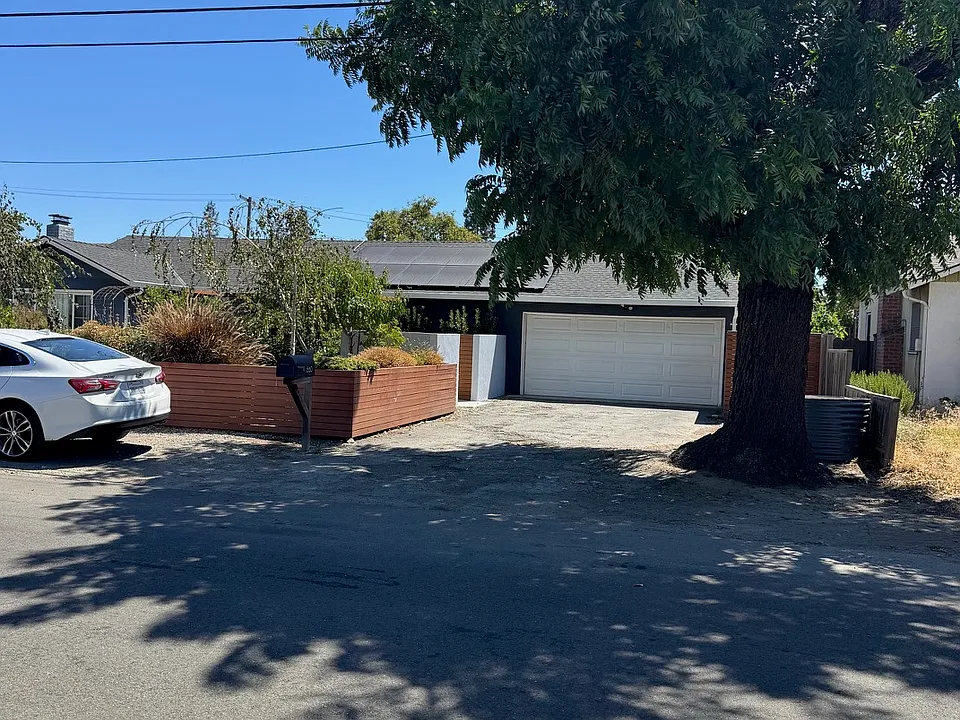 660 S Baywood Ave