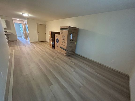 5th image of 40 Bluemound Ct APT 6