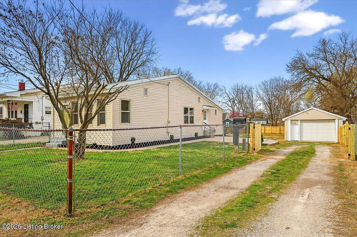 3 bed, 1.5 bath, 1120 sqft, $1,900 — Photo 4