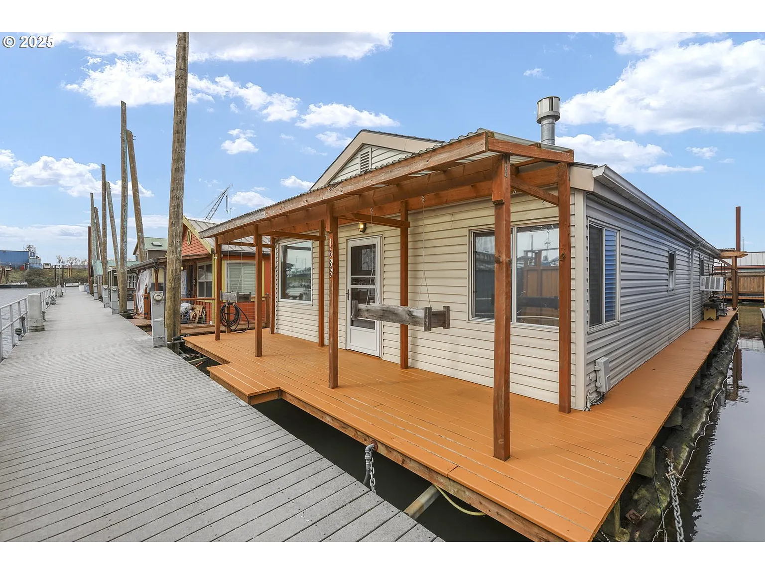 1683 N Jantzen Ave photo 1