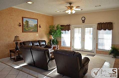 3rd image of 723 Meadowbrooke Cir