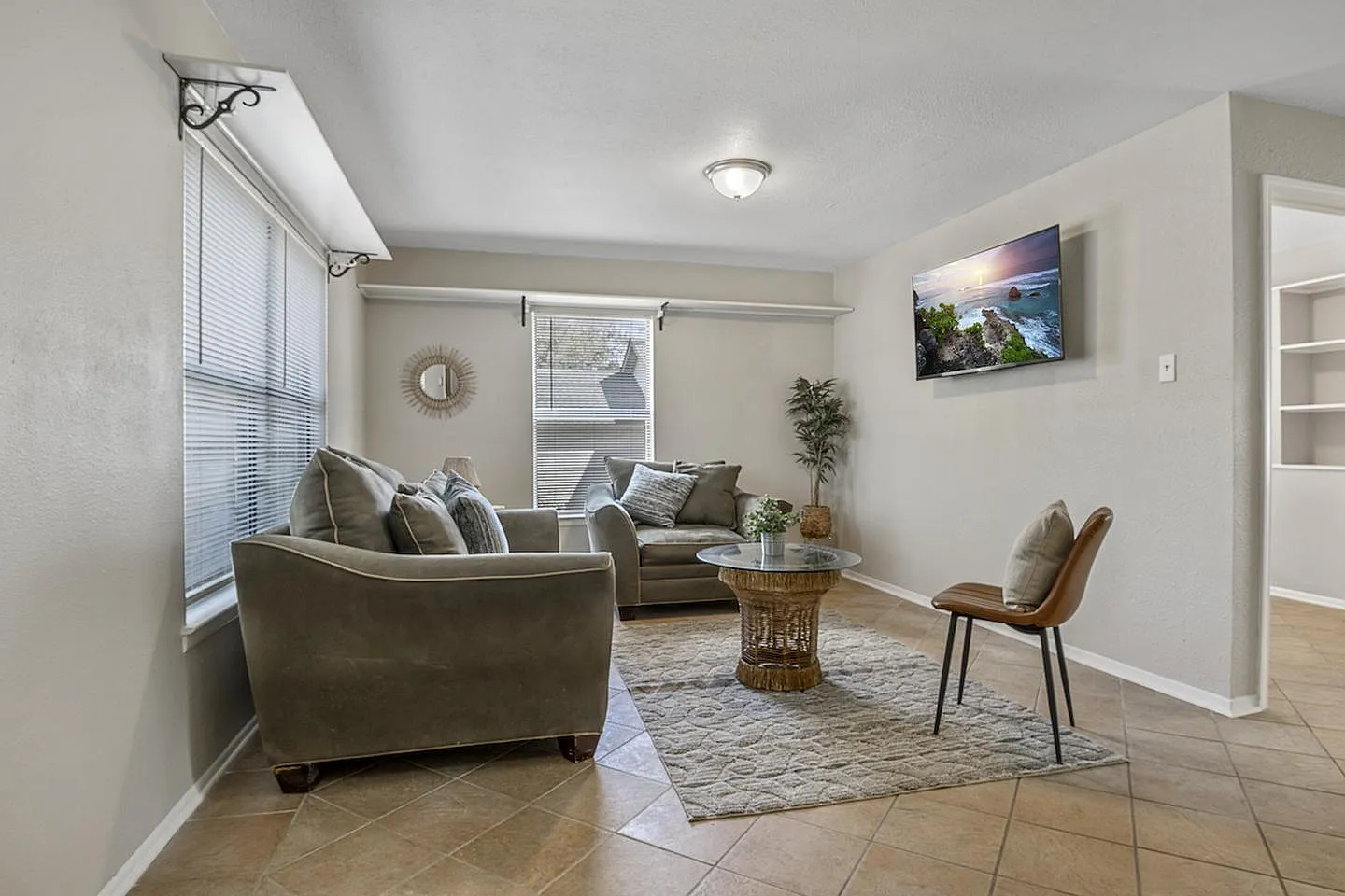 Stunning San Antonio Home in a Prime Location! — Photo 1