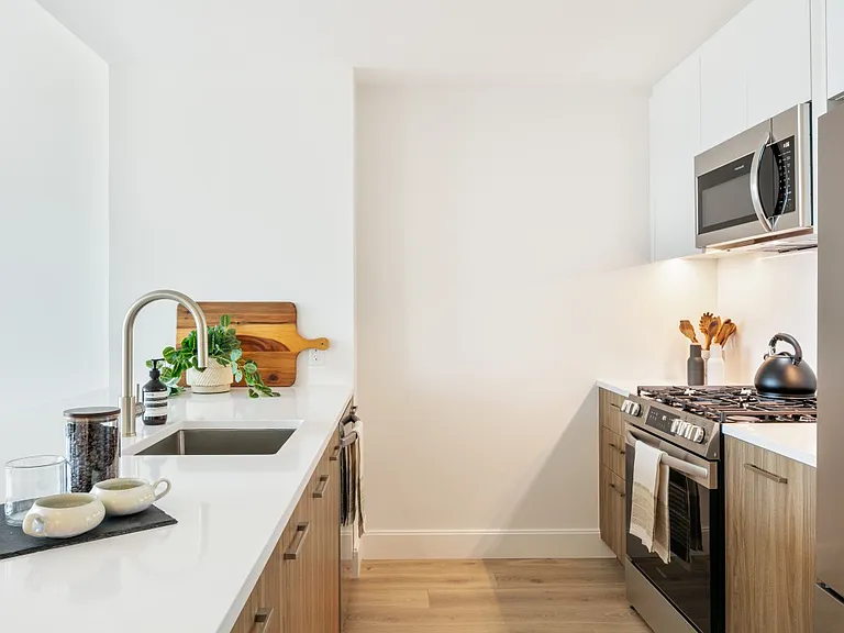 23-15 44th Dr #56J — Photo 4