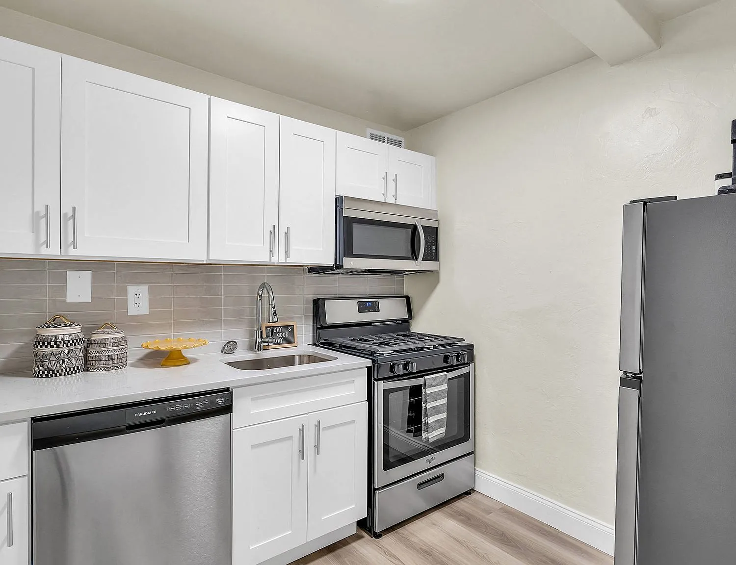 Parkview Towers — Photo 1