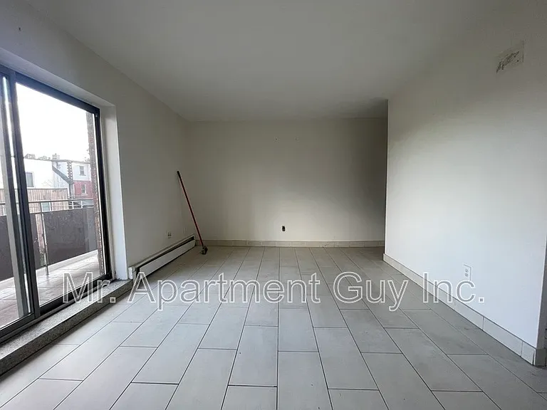37 Wellington St S #3D — Photo 8