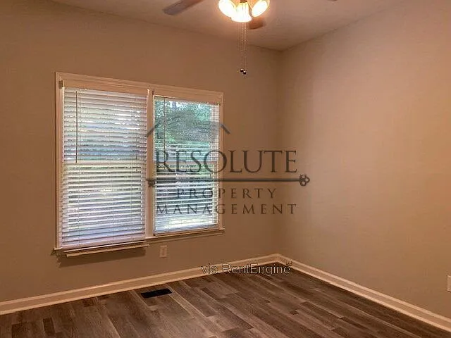 100 Woodbend Ct — Photo 11