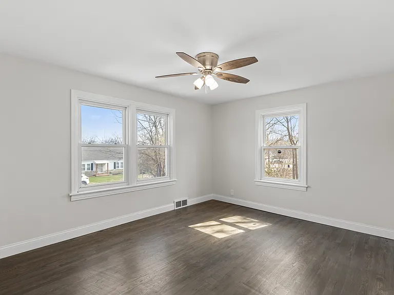 223 N Dellwood Ave — Photo 16