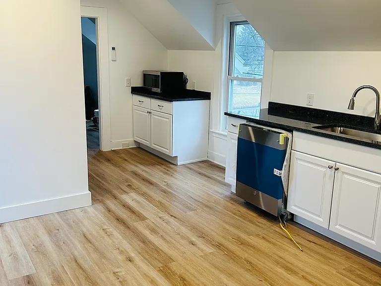 334 Brunswick St #B — Photo 8