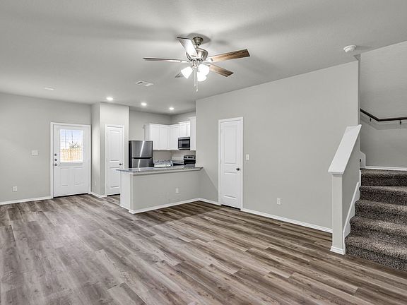 4th image of 4443 Red Haven Dr