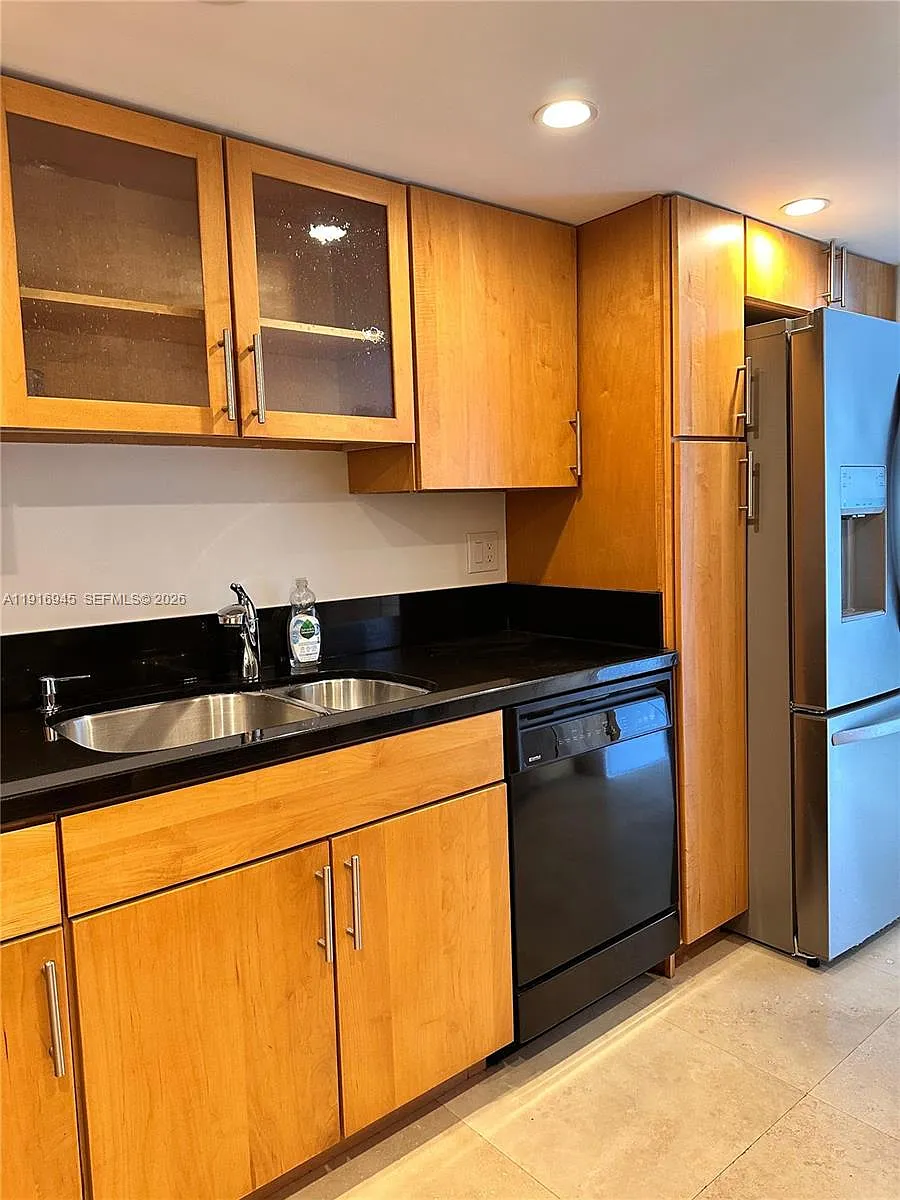 Building Photo - 2333 Brickell Ave #2215