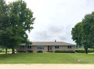 4000 Iowa Rd, Center Point, IA 52213