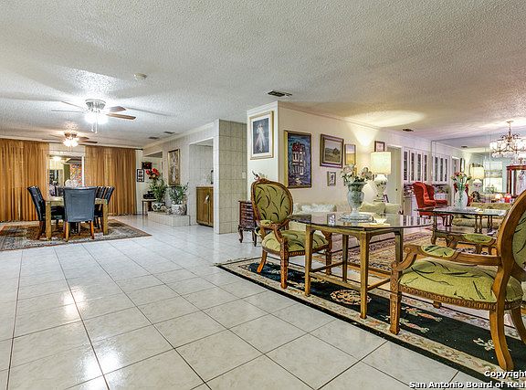 5th image of 4122 Sylvanoaks Dr
