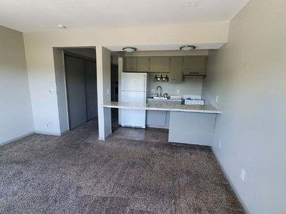 3rd image of 820 Lyon St #102