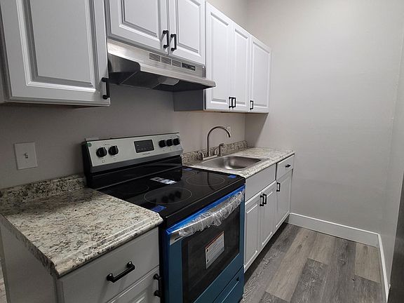 2nd image of 8-10 King St #4