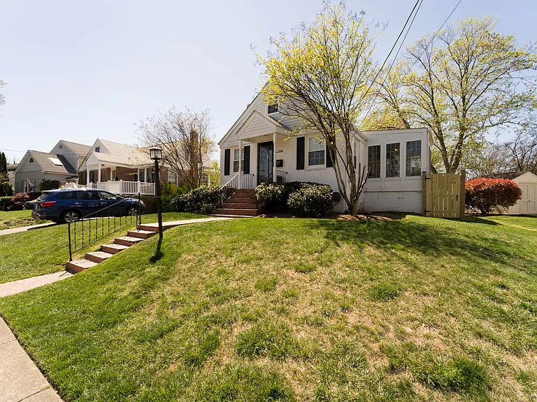 1334 Bayliss Dr — Photo 23