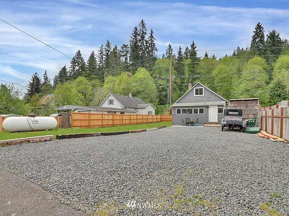 3rd image of 305 Church St