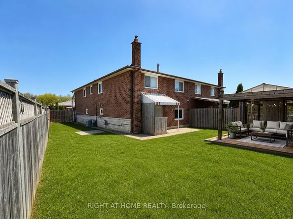 18 Clubhouse Ct, Toronto, ON M3L 2K5