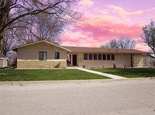 310 W Park Ln, Waterloo, IA 50701
