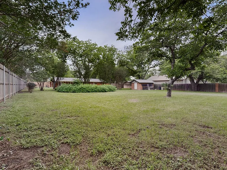 11903 Mustang Chase — Photo 38
