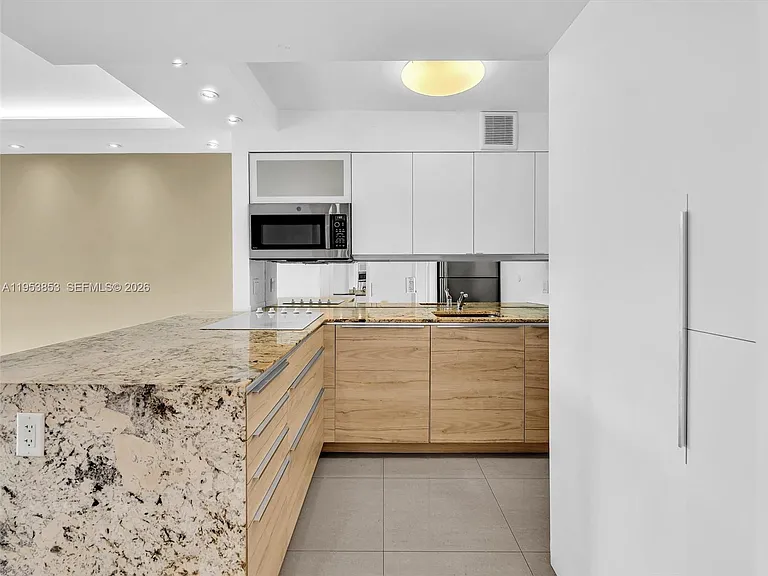 100 Bayview Dr #223 — Photo 6