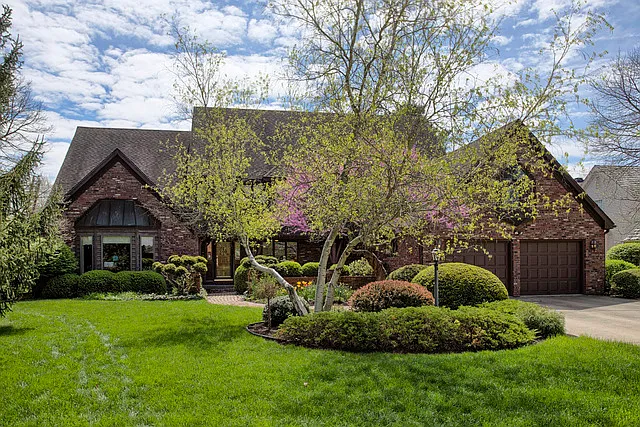 1108 Sterling Dr photo 1
