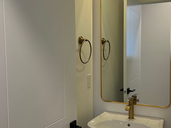 5th image of 562 Seton Cir SE #401