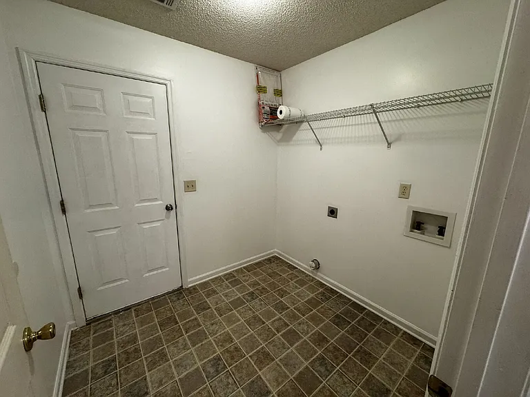 276 Gloucester Dr — Photo 7