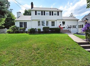 11 Amherst Ct, Glen Rock, NJ 07452