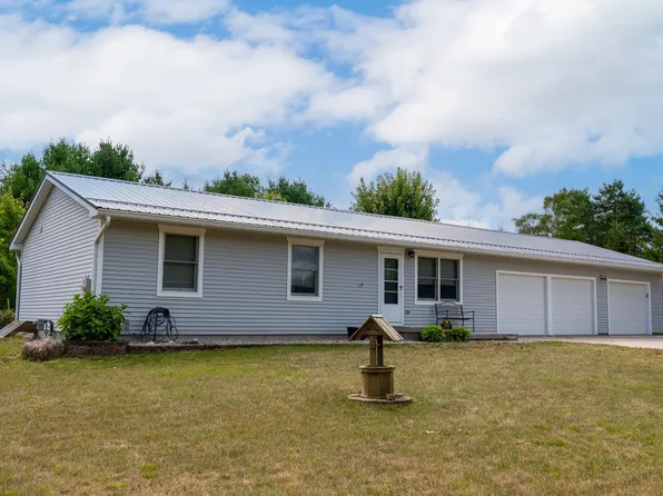 1004 Bishop Ln, Weidman, MI 48893
