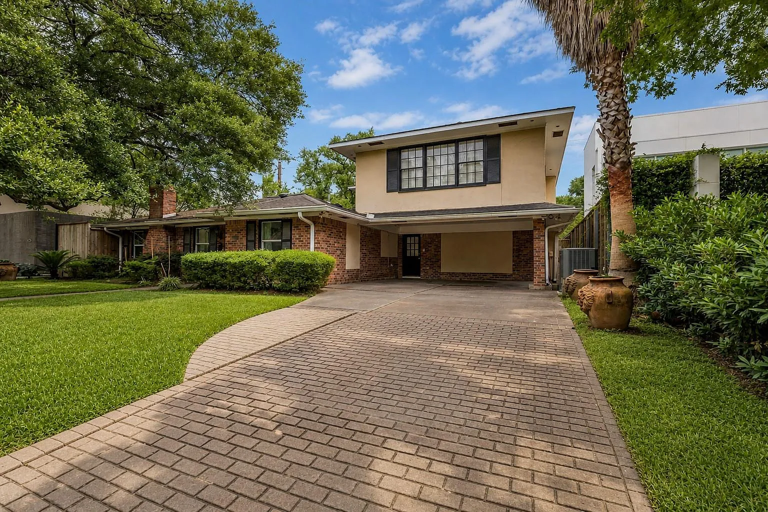 4 bed, 3.0 bath, 3025 sqft, $5,900 — Photo 2