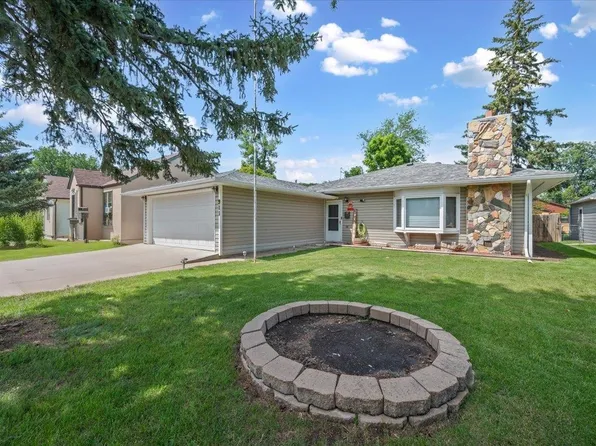 911 Kingsbury St, Belle Fourche, SD 57717