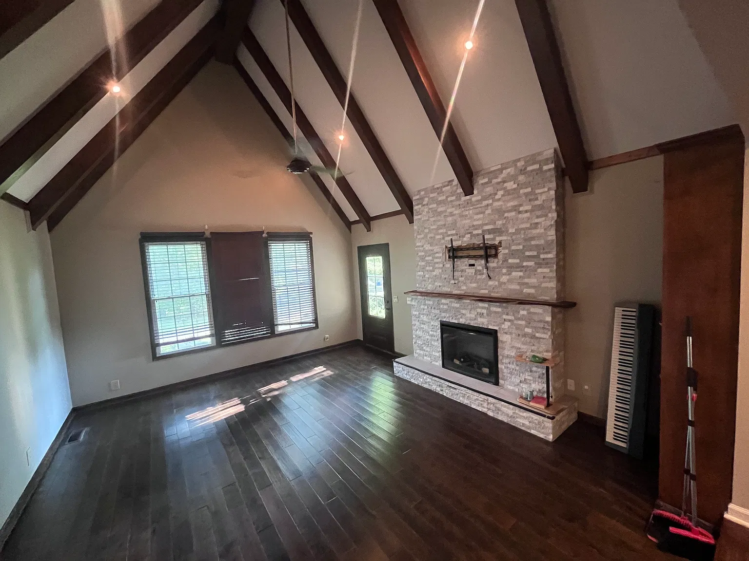 4 bed, 1971 sqft, $3,375 — Photo 4