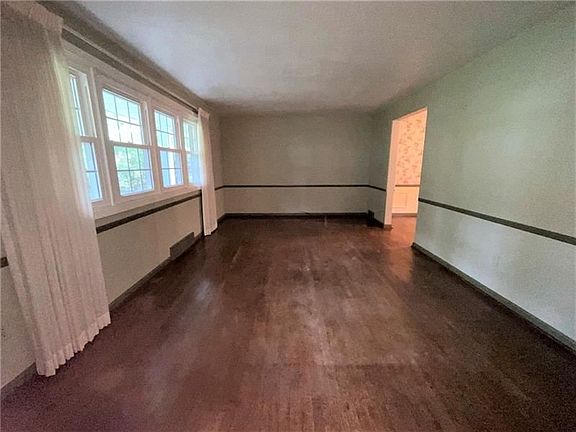 4th image of 3037 Ben Venue Dr