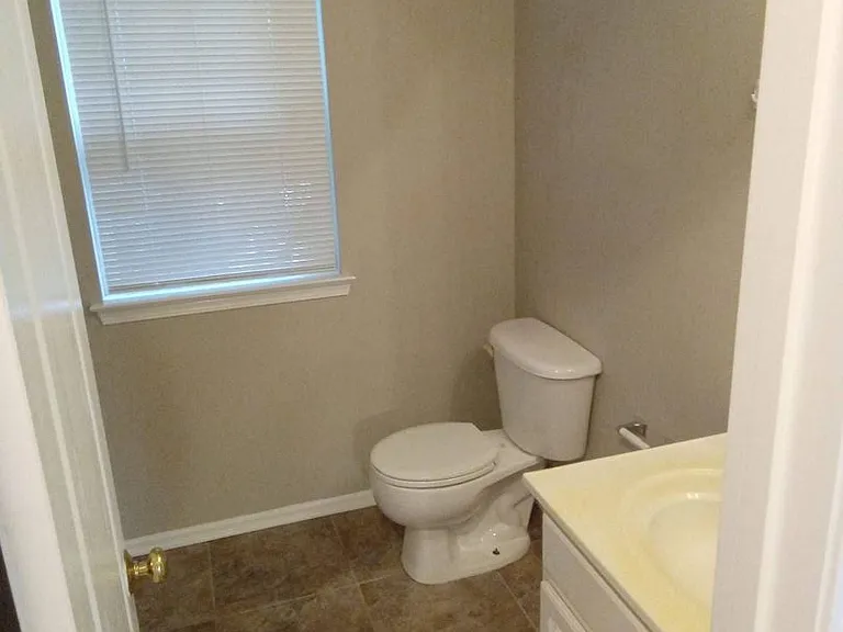 738 Ablow Dr — Photo 22
