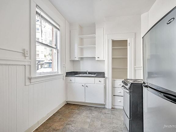 2nd image of 1385 Clay St APT 6
