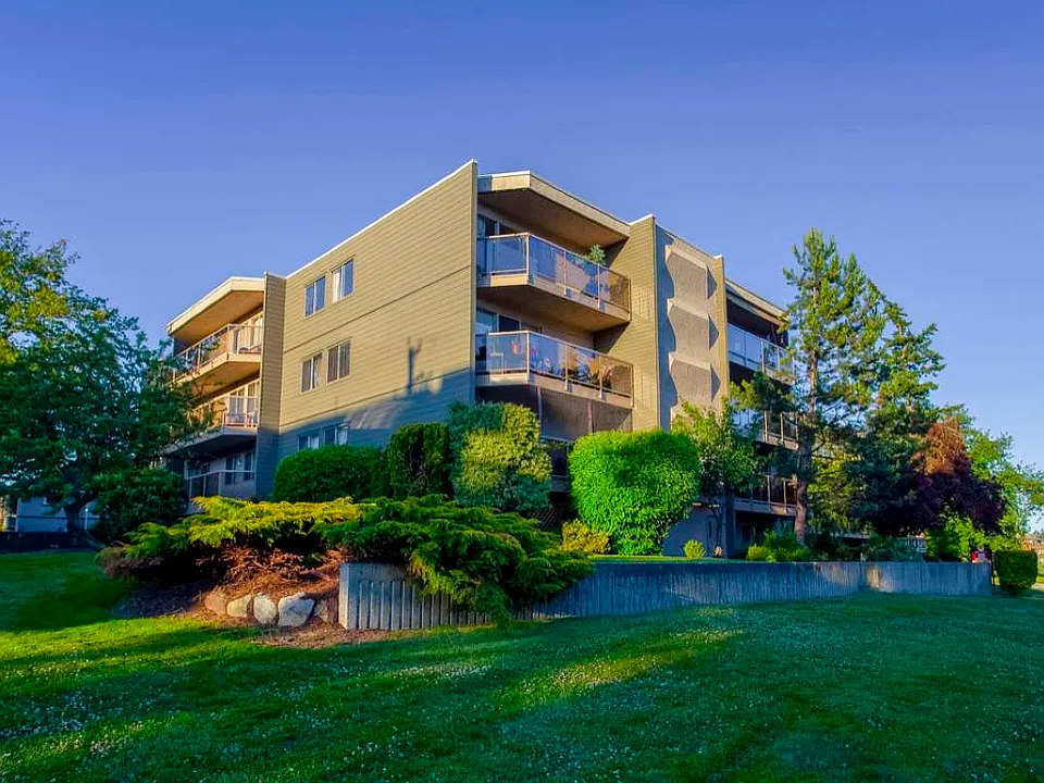 200 Gorge Rd W