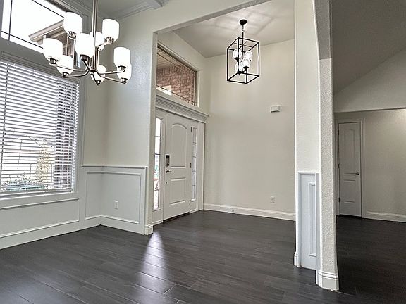 3rd image of 910 Sunset Ln