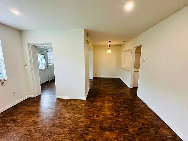 2211 Stanley St — Photo 5