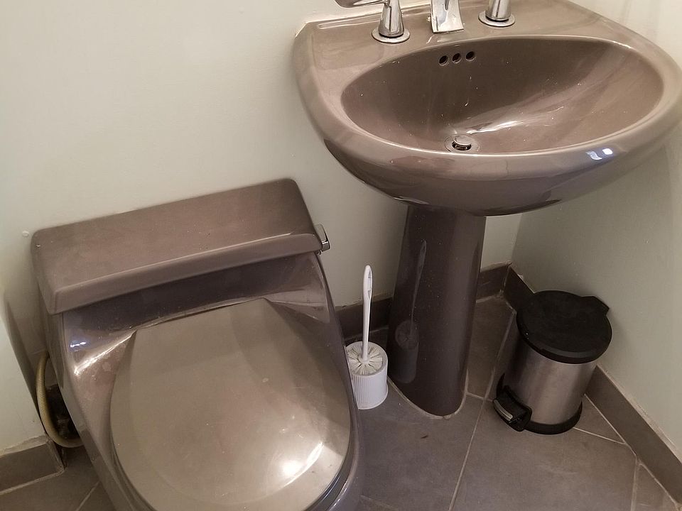 1st flr Bathroom off kitchen