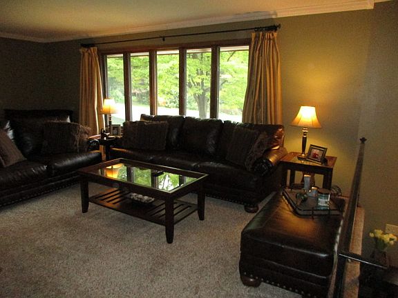 3rd image of 511 4th Ave NE