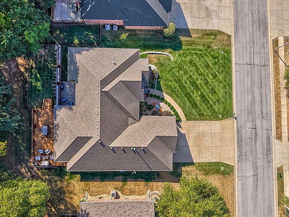 3rd image of 4294 E Berkeley Street