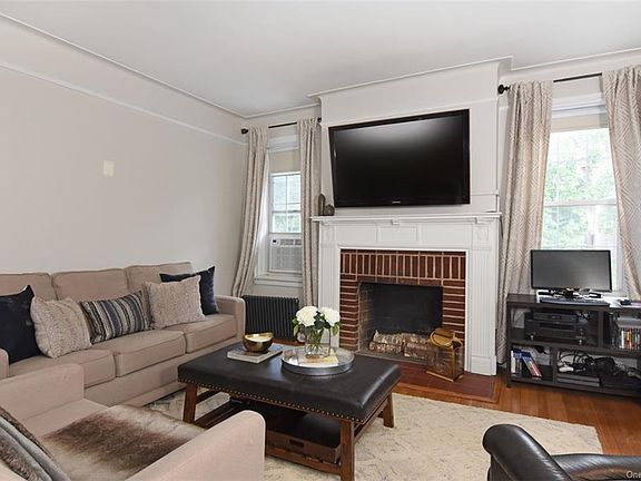 4th image of 25 Parkview Ave APT 3D