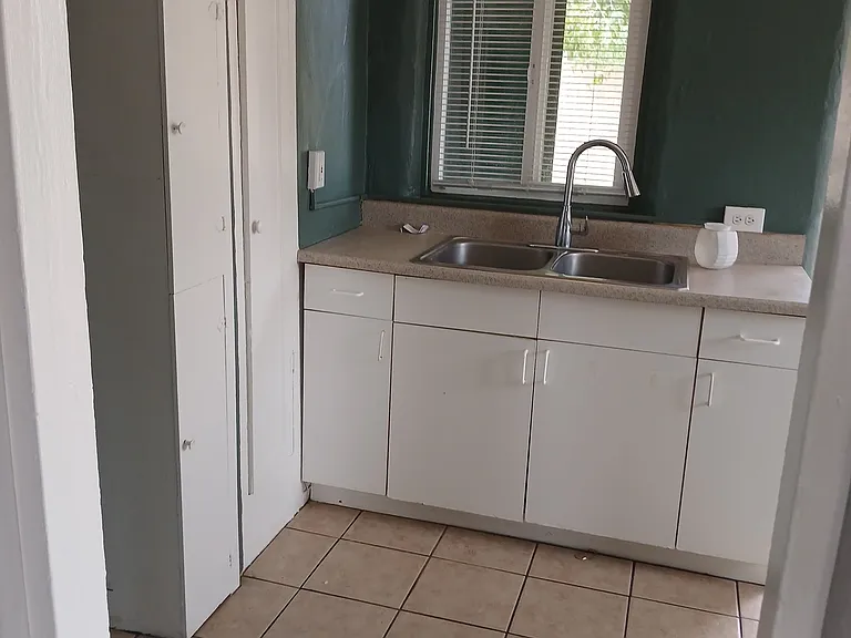 2940 E Sheridan St #B — Photo 3